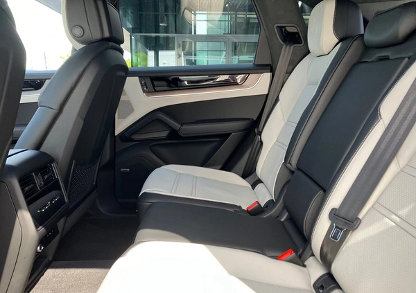 Porsche Cayenne cena 599306 przebieg: 1, rok produkcji 2023 z Kock małe 497